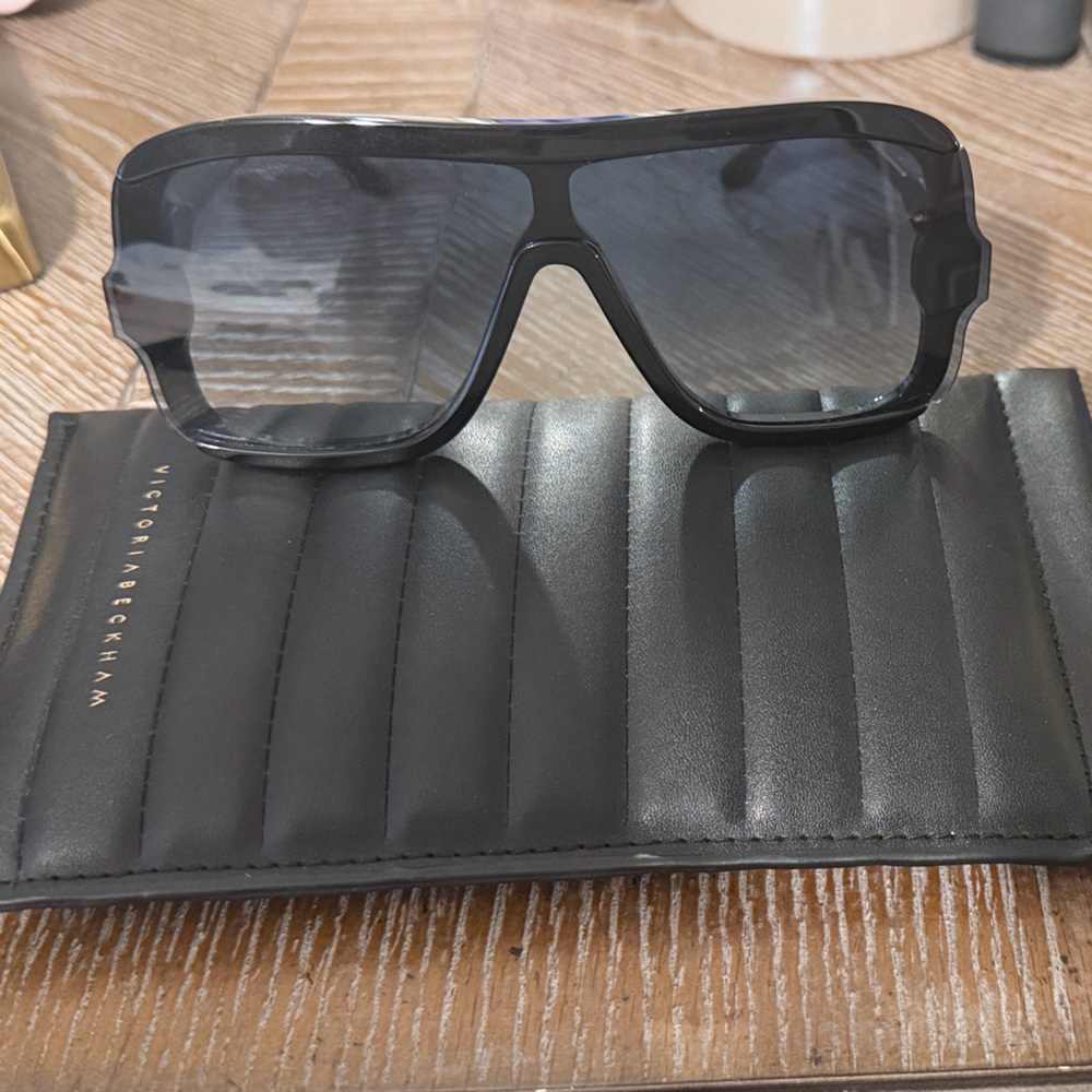 Victoria Beckham Black shield VB673s Sunglasses